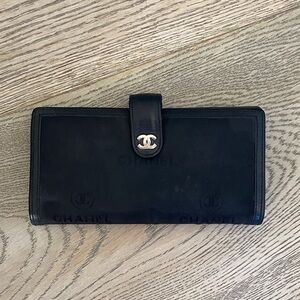 Designer Wallet Vintage Classic Black Leather Wallet – Authenticity Unverified